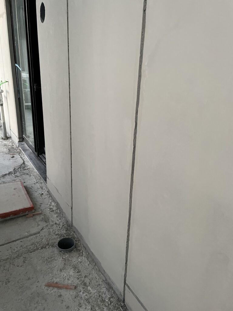 フロアーラボラトリー　壁　塗装下地